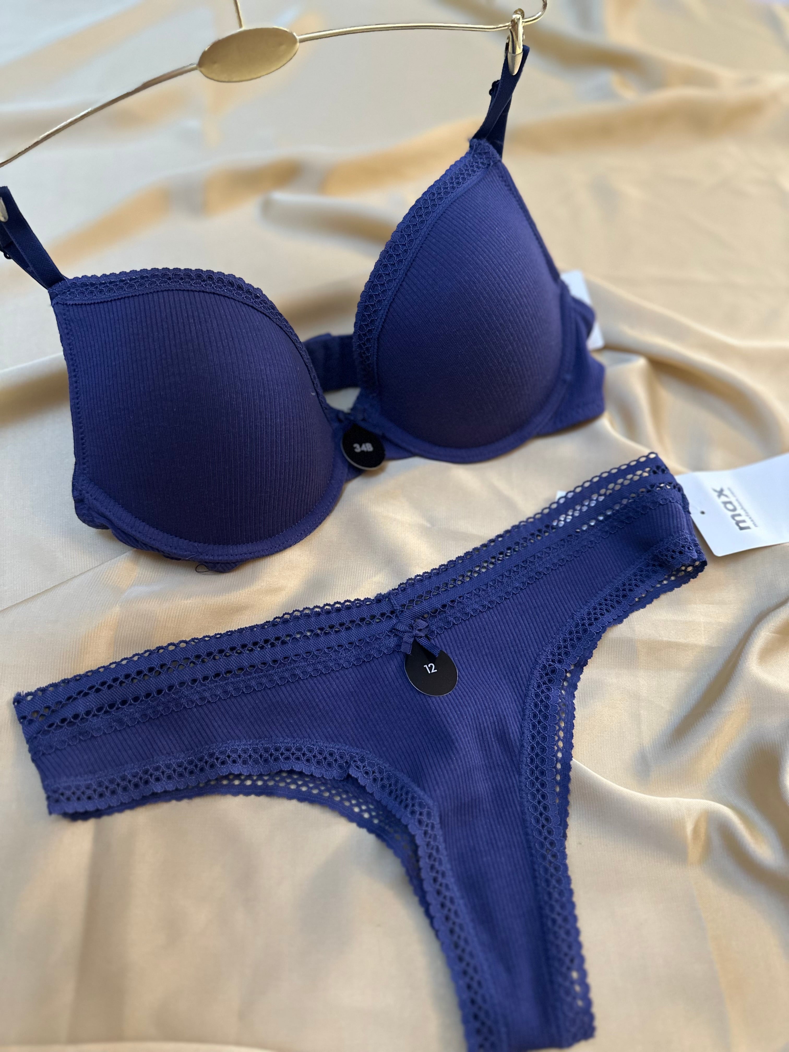 Ribbed Padded Wired Plunge Bra