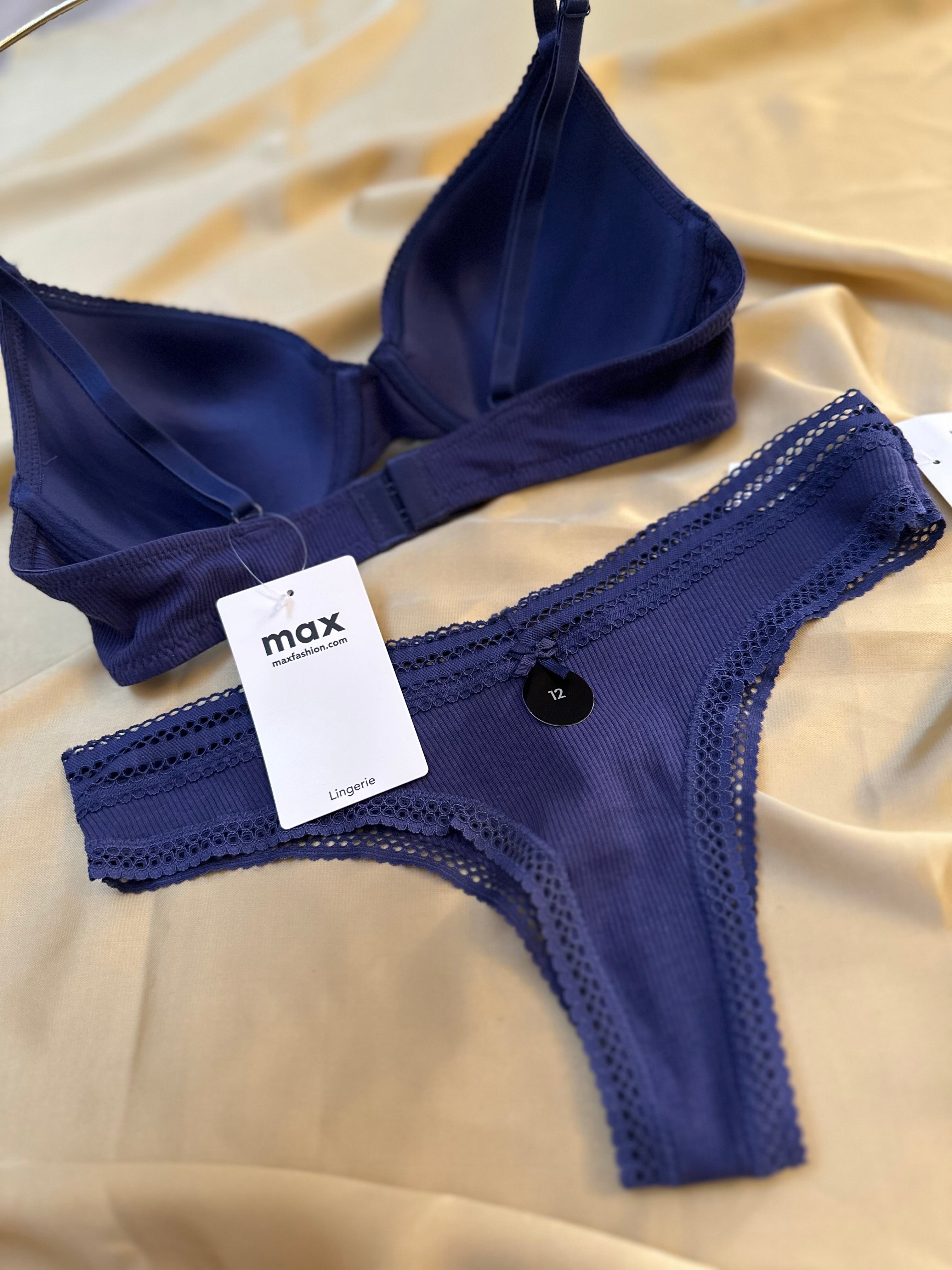 Ribbed Padded Wired Plunge Bra