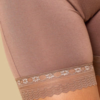 Lace Trim Viscose Short Leggings
